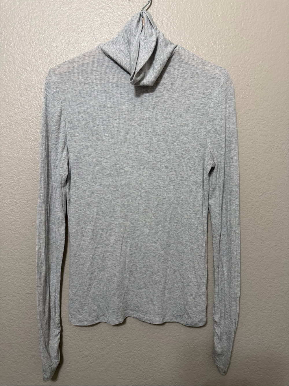 Fabletics Heather Gray Turtleneck Long Sleeve Shirt Size M Soft Basic Wardrobe